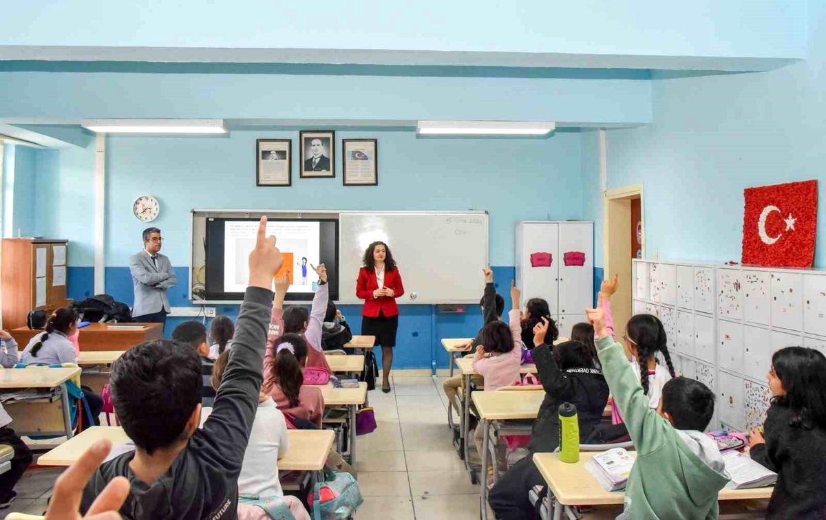 Bilecik\'te Malhun Hatun İlkokulu Öğrencilerine Enerji Verimliliği Semineri
