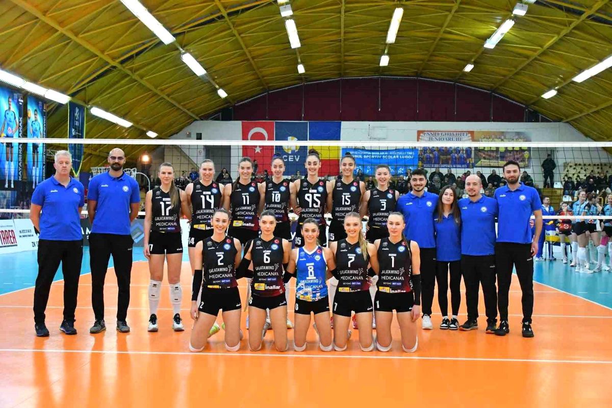 Nilüfer Belediyespor, CEV Challenge Cup\'ta Romanya temsilcisini mağlup etti