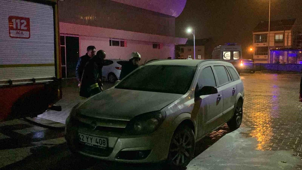 Karaman\'da seyir halindeki otomobilin motorunda çıkan yangın vatandaşlar tarafından söndürüldü