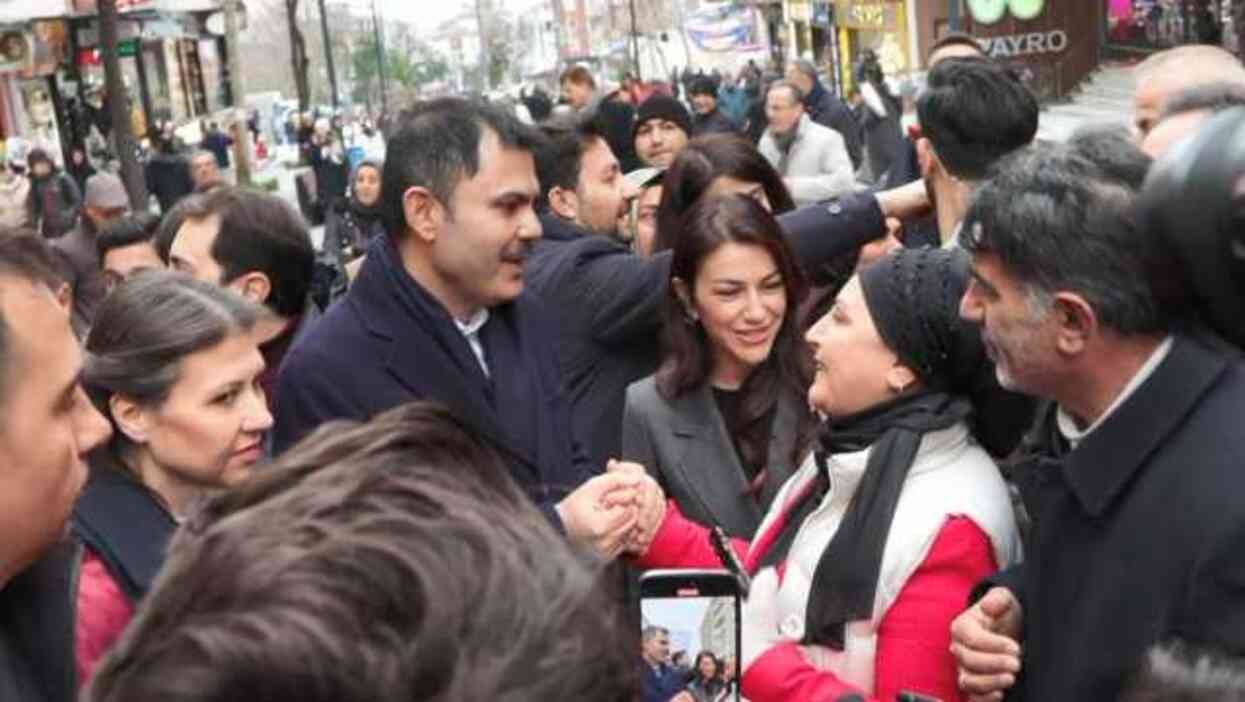 'Polemiğe girmeyeceğim' diyen Murat Kurum, vatandaşın şikayeti üzerine İmamoğlu'na yüklendi 'Polemiğe girmeyeceğim' diyen Murat Kurum, vatandaşın şikayeti üzerine İmamoğlu'na yüklendi