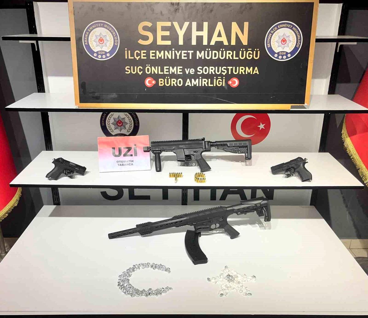 Adana\'da Baba ve Oğluna Operasyon: Ruhsatsız Silah ve Kokain Ele Geçirildi