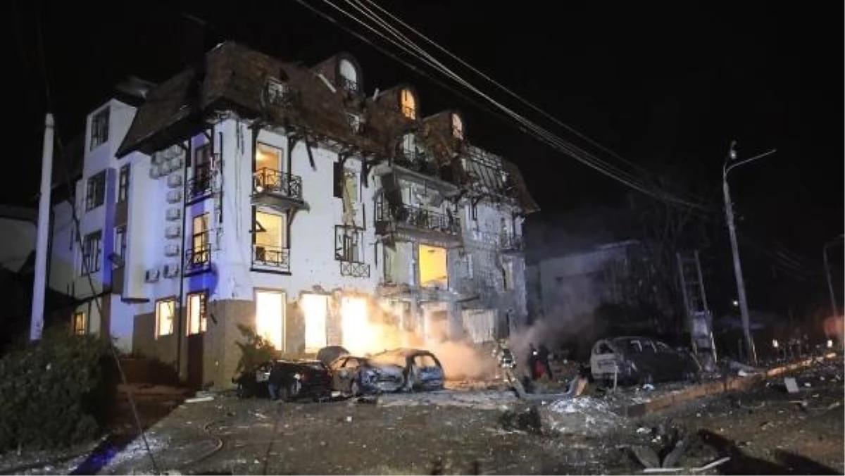 Rusya, Harkiv\'deki Otele Füze Saldırısı Düzenledi: 13 Yaralı