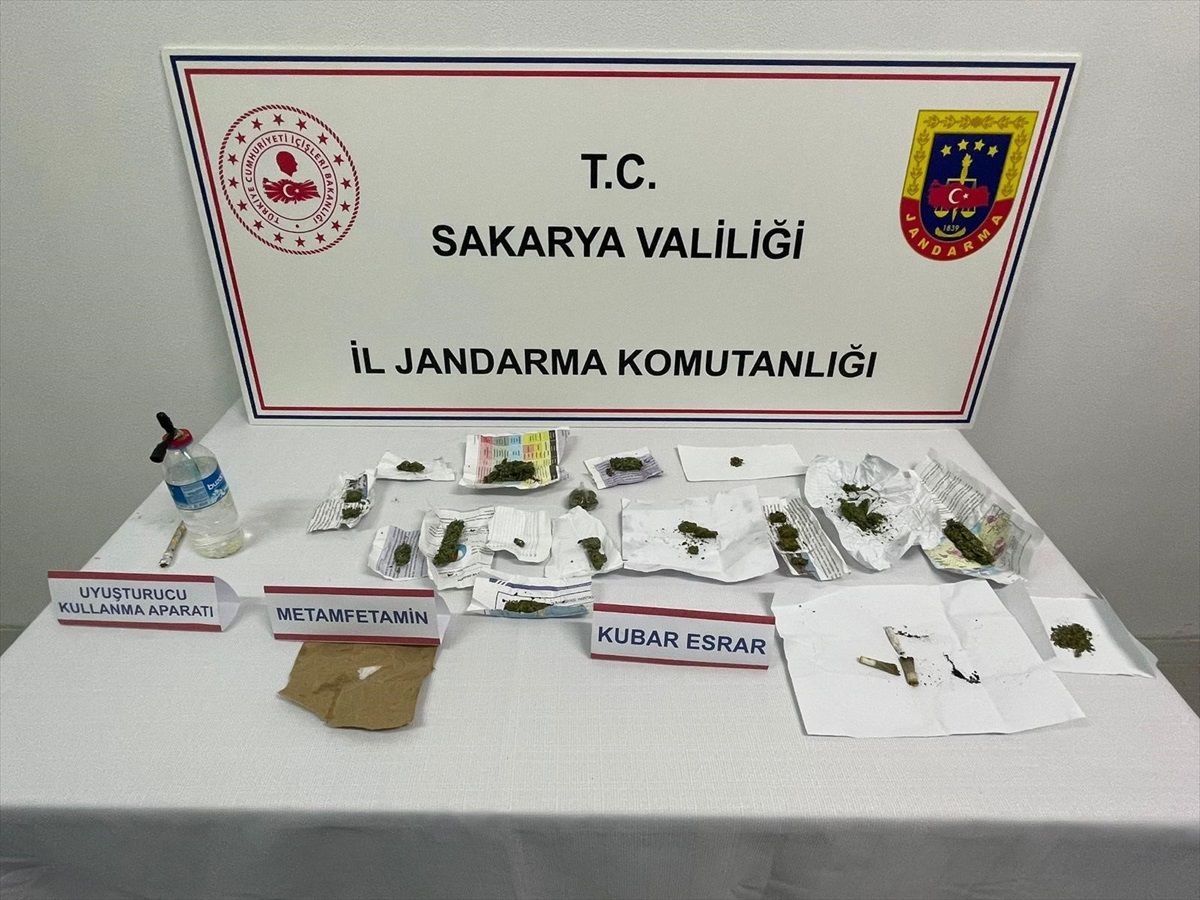 Sakarya\'da Uyuşturucu Operasyonunda 12 Şüpheli Gözaltına Alındı