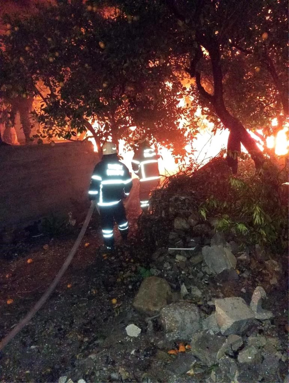 Hatay Samandağ\'da çadır yangını kontrol altına alındı