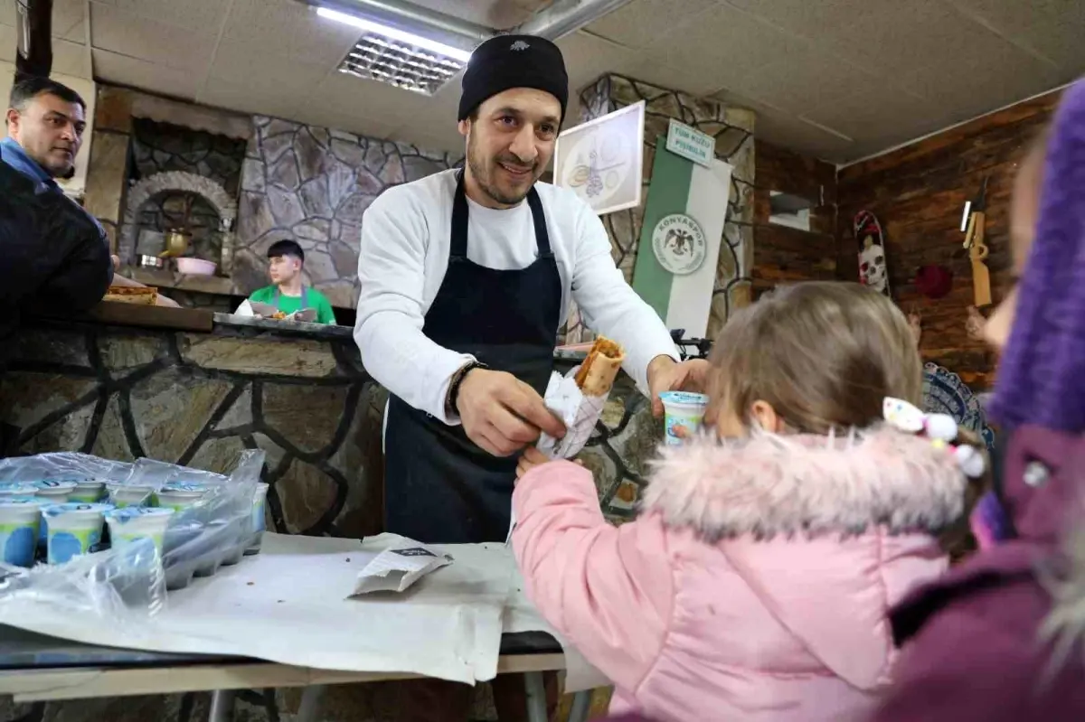 Konya\'da Şivlilik Geleneğinde Çocuklara Etliekmek İkramı