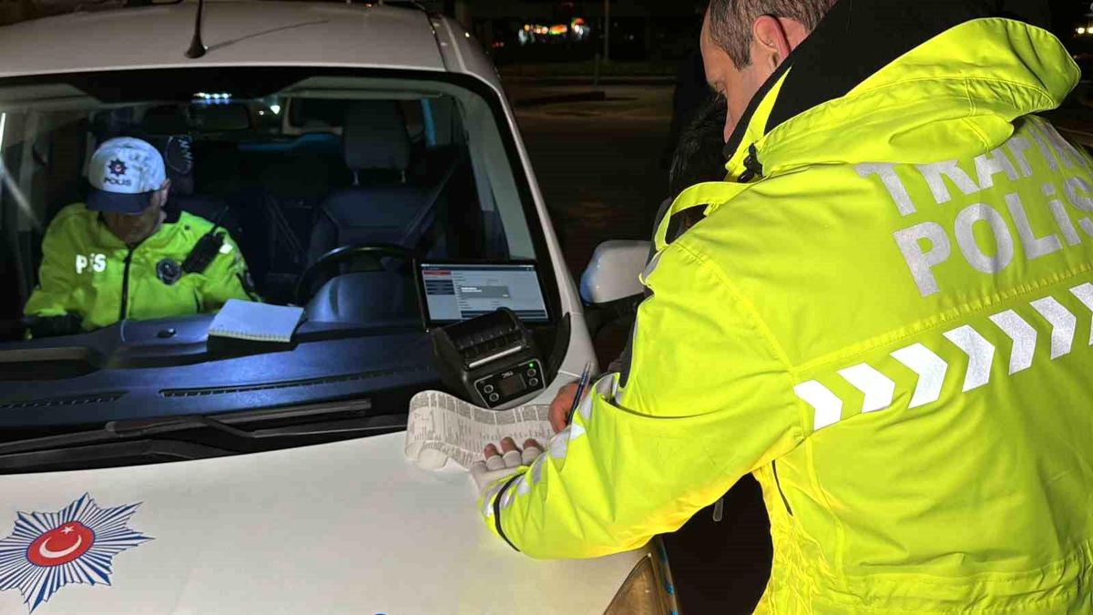 Düzce\'de yapılan şok denetimde 117 araç sürücüsüne 278 bin lira ceza yazıldı