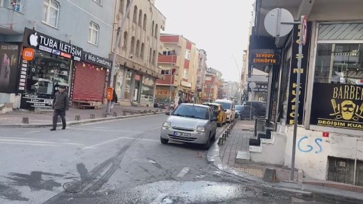 SULTANGAZİ\'de Takip Edilen Kişi İş Yerinde Vuruldu