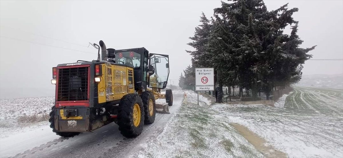 Tekirdağ\'da kar nedeniyle kapanan 10 mahalle yolunda ulaşım sağlandı