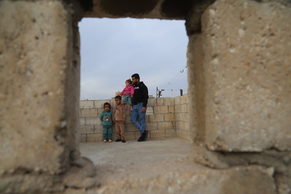 Tel Abyad\'da yaşayan bir aile, evlerini PKK/YPG\'den geri almayı bekliyor