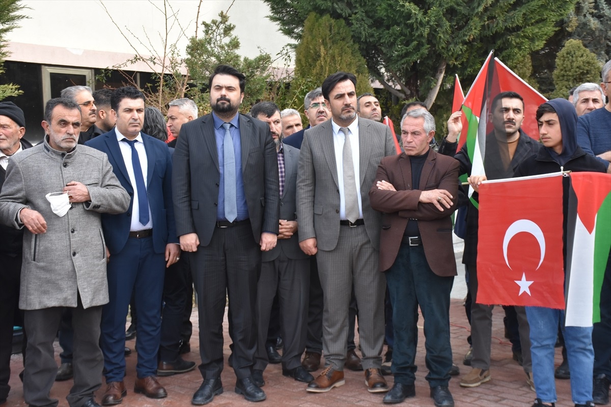 Van\'da Sağlık Çalışanları İsrail\'in Gazze\'ye Saldırılarına Tepki Gösterdi
