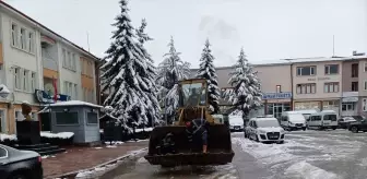 Bolu'nun Yeniçağa ilçesinde karla mücadele çalışmaları devam ediyor