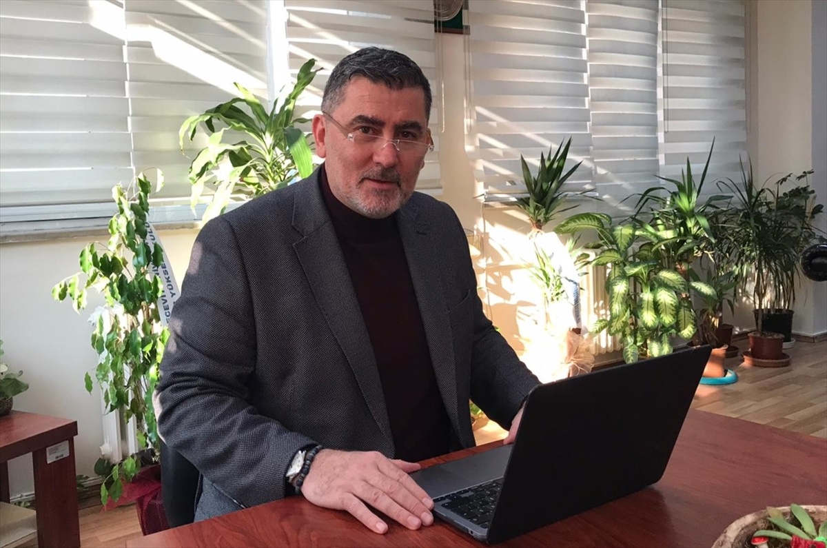 Yenimahalle Belediyespor Başantrenörü Serdar Eler, 2023\'e damga vuran olayların fotoğraflarını değerlendirdi