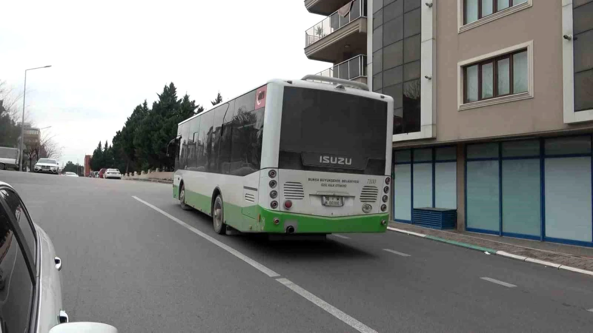 Bursa\'da özel halk otobüs şoförü yolcuların gözü önünde saldırıya uğradı