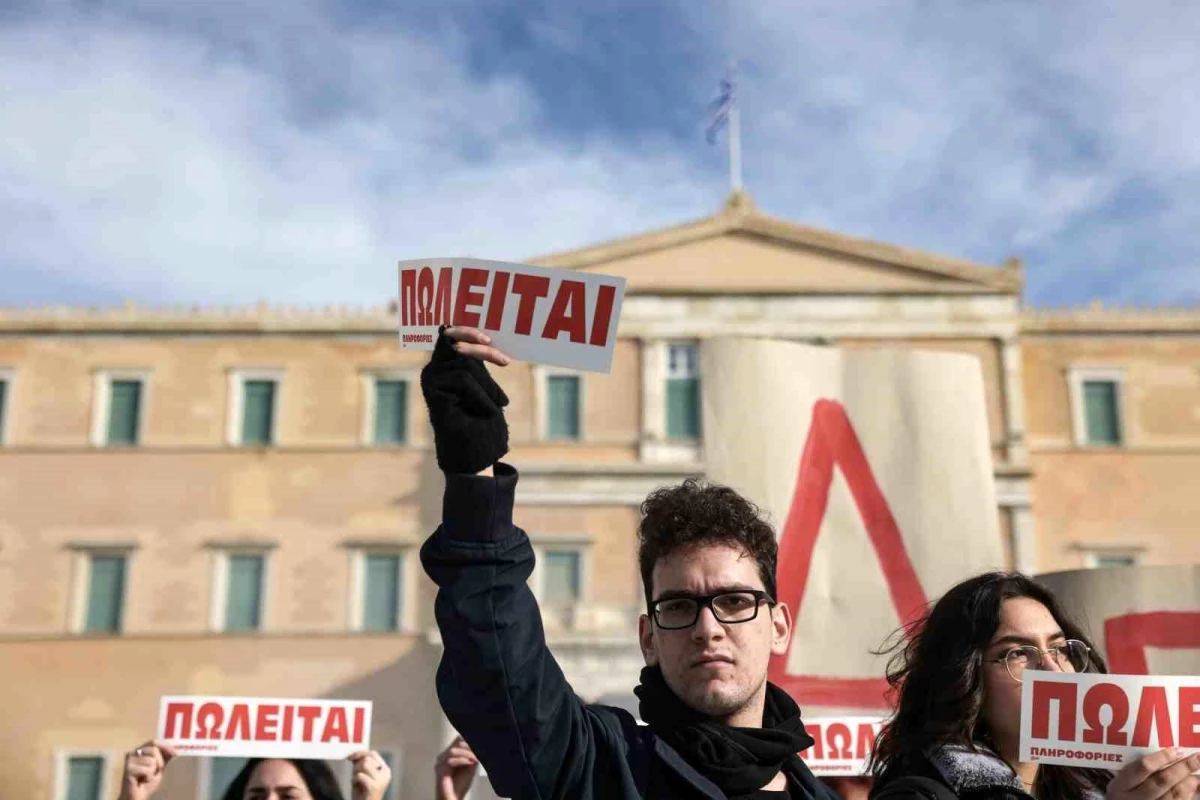 Atina\'da Öğrenciler, Özel Üniversitelerin Kurulmasına Karşı Protesto Düzenledi