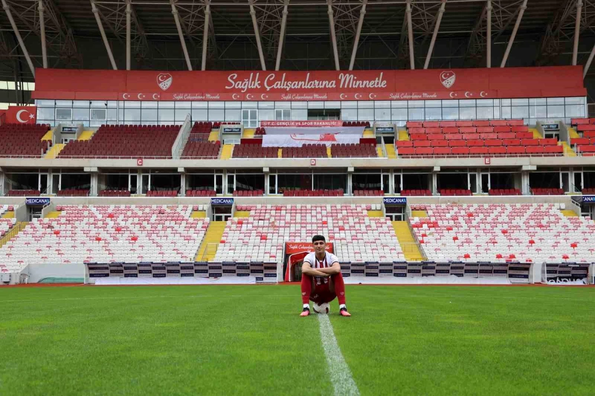 Sivasspor, Yunus Emre Konak\'ı Brentford\'a transfer etti