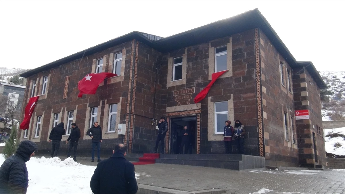 AK Parti Tatvan İlçe Başkanı Erhan Ayaz tarafından yapılan Kur\'an kursu ve taziye evi açıldı