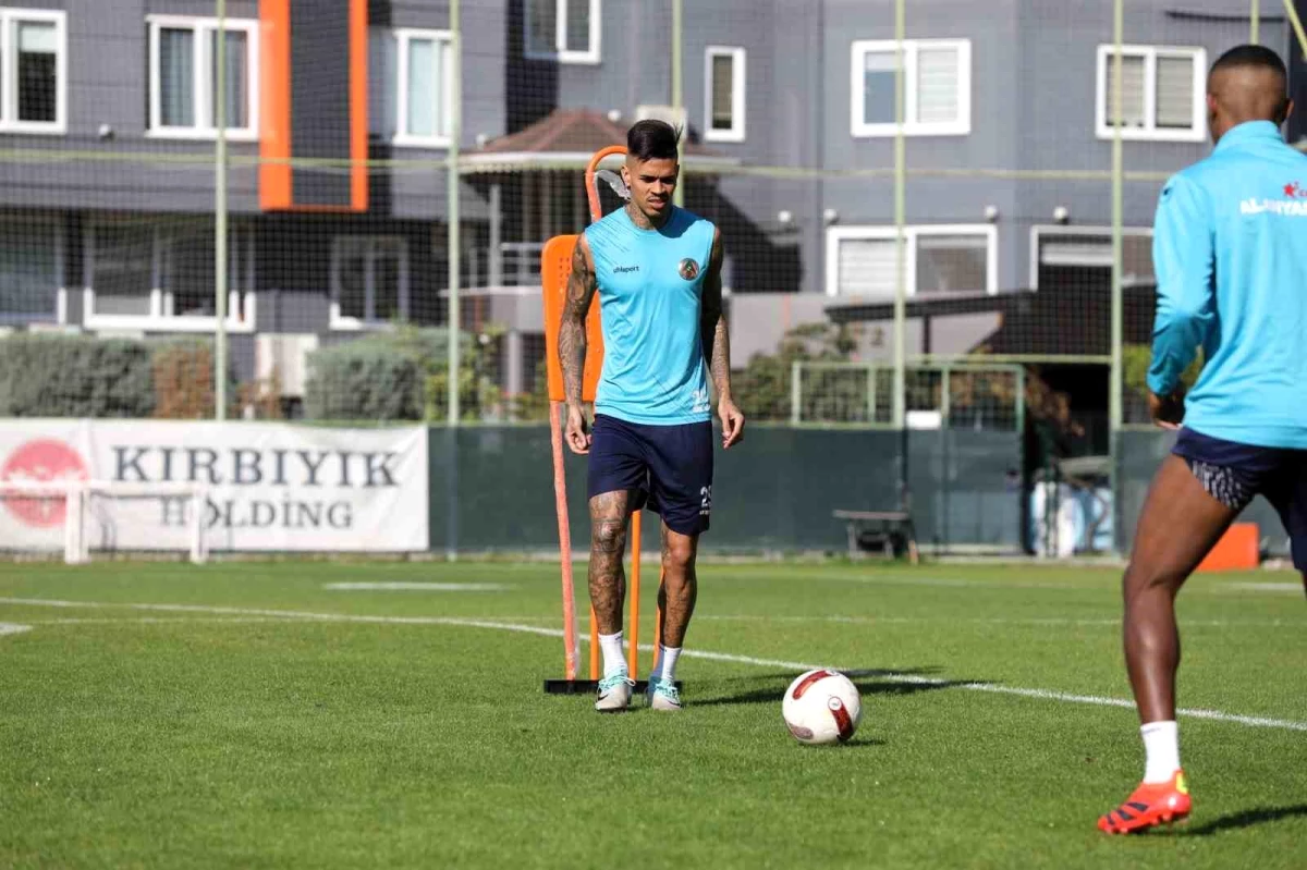 Corendon Alanyaspor, RAMS Başakşehir maçı için hazırlıklarını tamamladı
