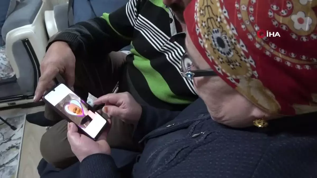 Avusturya'da tutuklanan oğlundan ve torunundan 1 aydır haber alamıyorlar