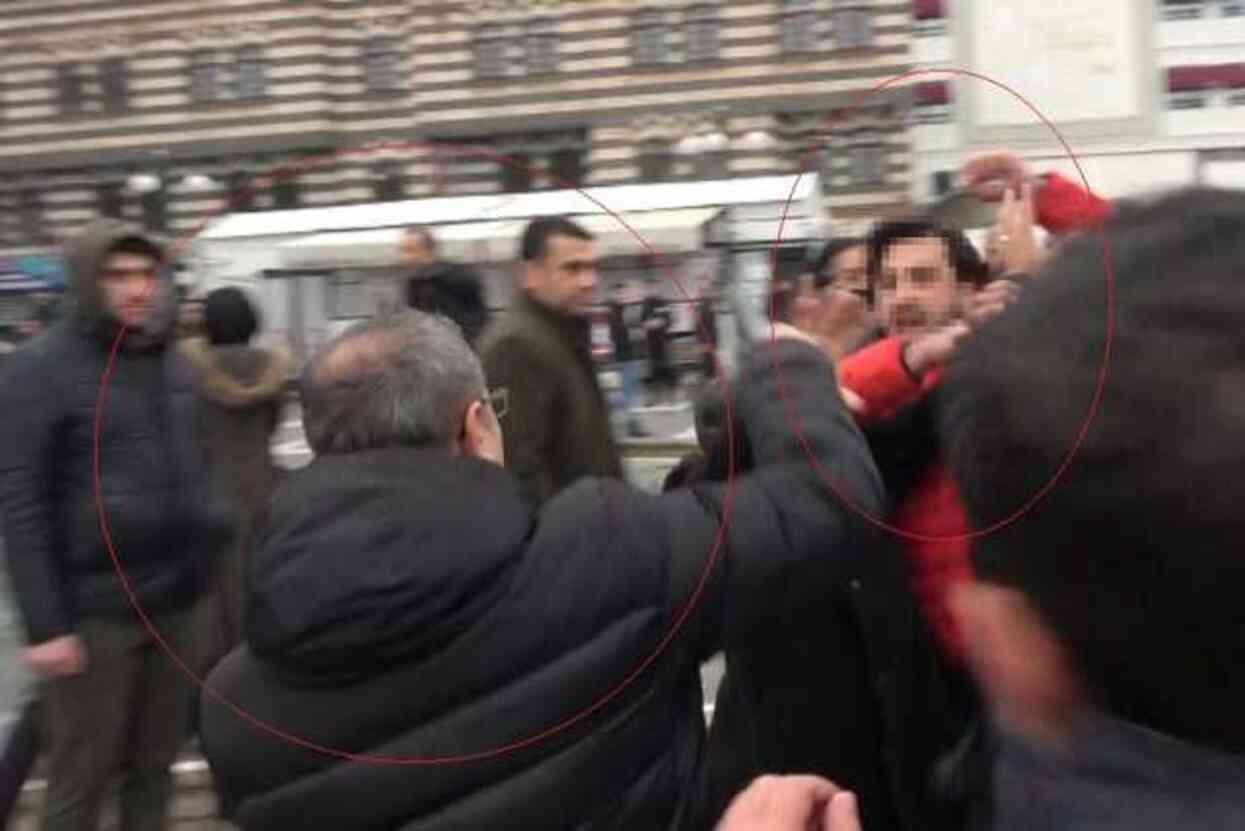 Babacan'ın Diyarbakır programında gazeteciye saldırı Babacan'ın Diyarbakır programında gazeteciye saldırı