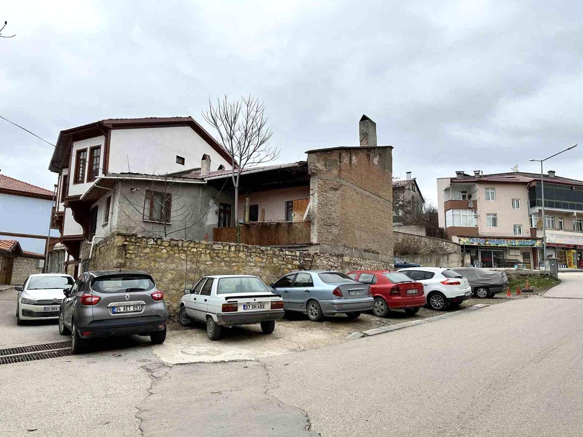 Kastamonu\'da Hırsızlar Değerli Eşya Bulamayınca Televizyon ve Kombiyi Çaldı