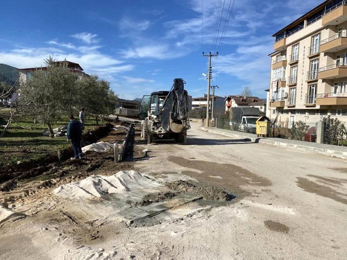 Osmaneli\'de bozulan yollar ve alt yapılar yeniden yapılıyor