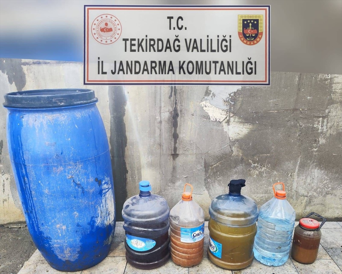 Çorlu\'da 120 Litre Sahte İçki Ele Geçirildi, Ev Sahibi Gözaltına Alındı