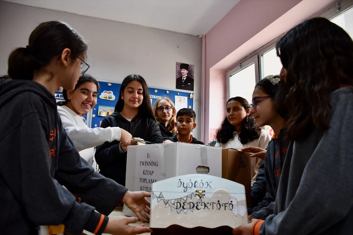 Kocaeli\'deki Şekerpınar Hasan Tahsin Ortaokulu\'nda Çocuklar İyilik ve Yardımlaşma Projeleriyle Sosyal Sorumluluk Öğreniyor