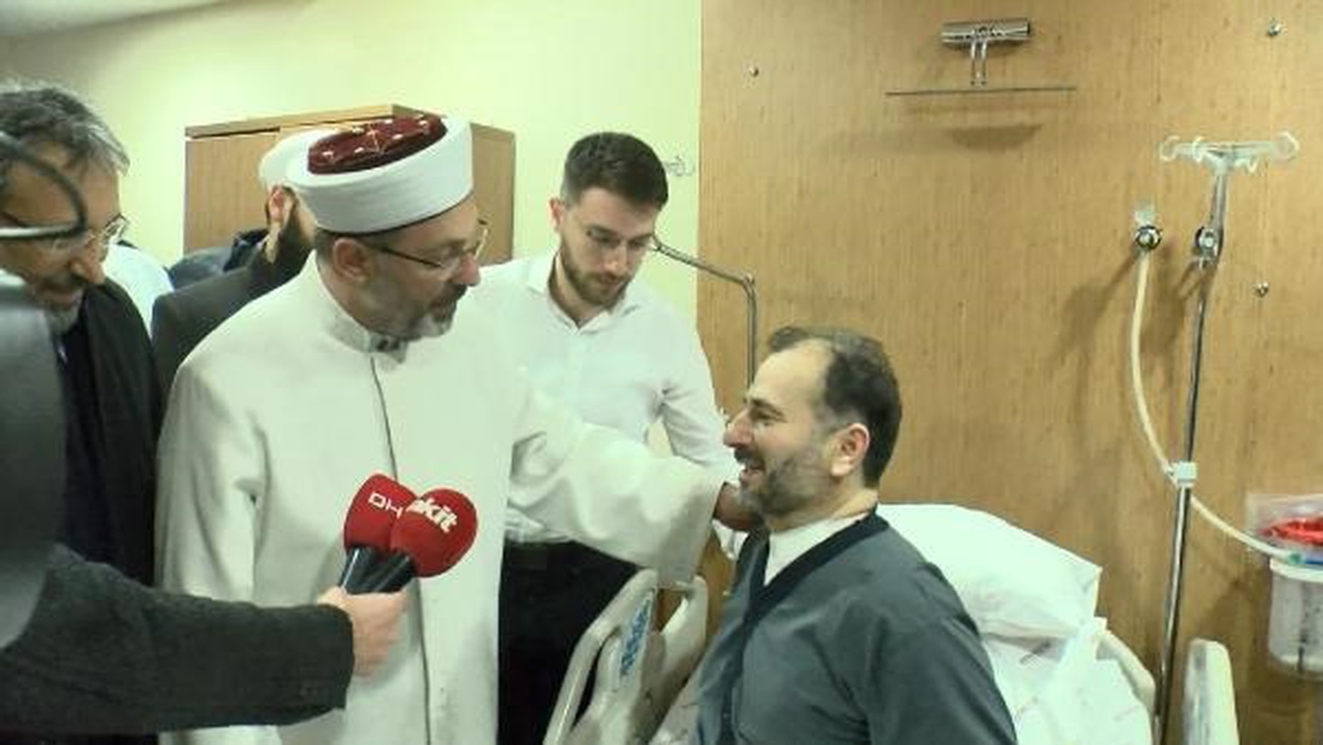 Diyanet İşleri Başkanı Ali Erbaş, saldırıya uğrayan Fatih Camisi imamını ziyaret etti