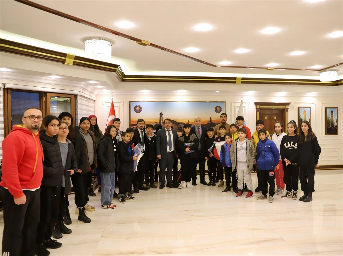 Diyarbakır Büyükşehir Belediyesi Genel Sekreteri Milli Sporcuları Ağırladı