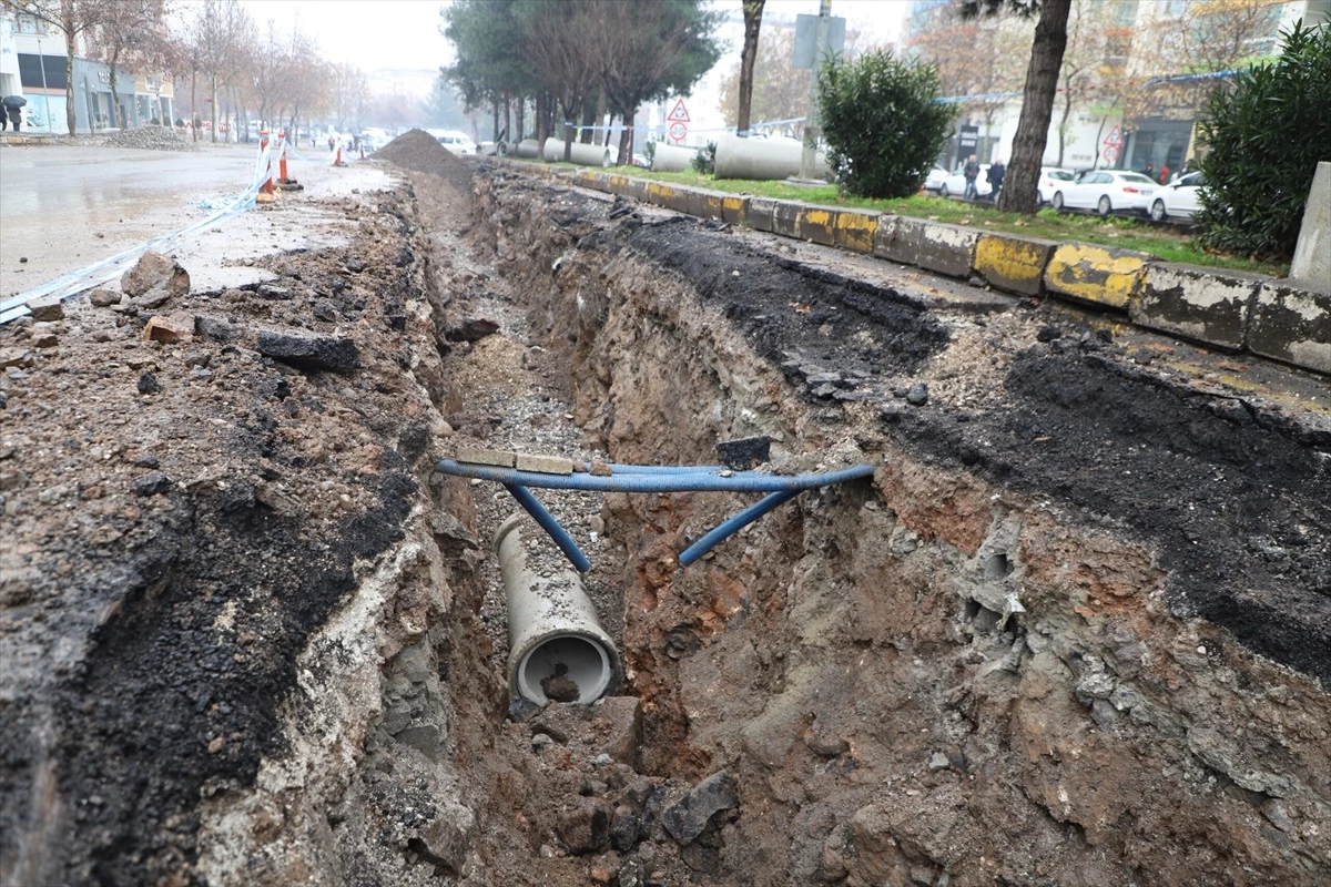 Diyarbakır Büyükşehir Belediyesi Fırat Bulvarında Altyapı Çalışmalarına Başladı