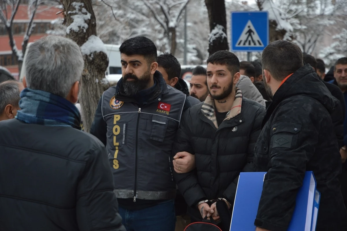 Erzurum\'da Sazan Sarmalı Dolandırıcılığı Operasyonu: 20 Şüpheli Gözaltına Alındı