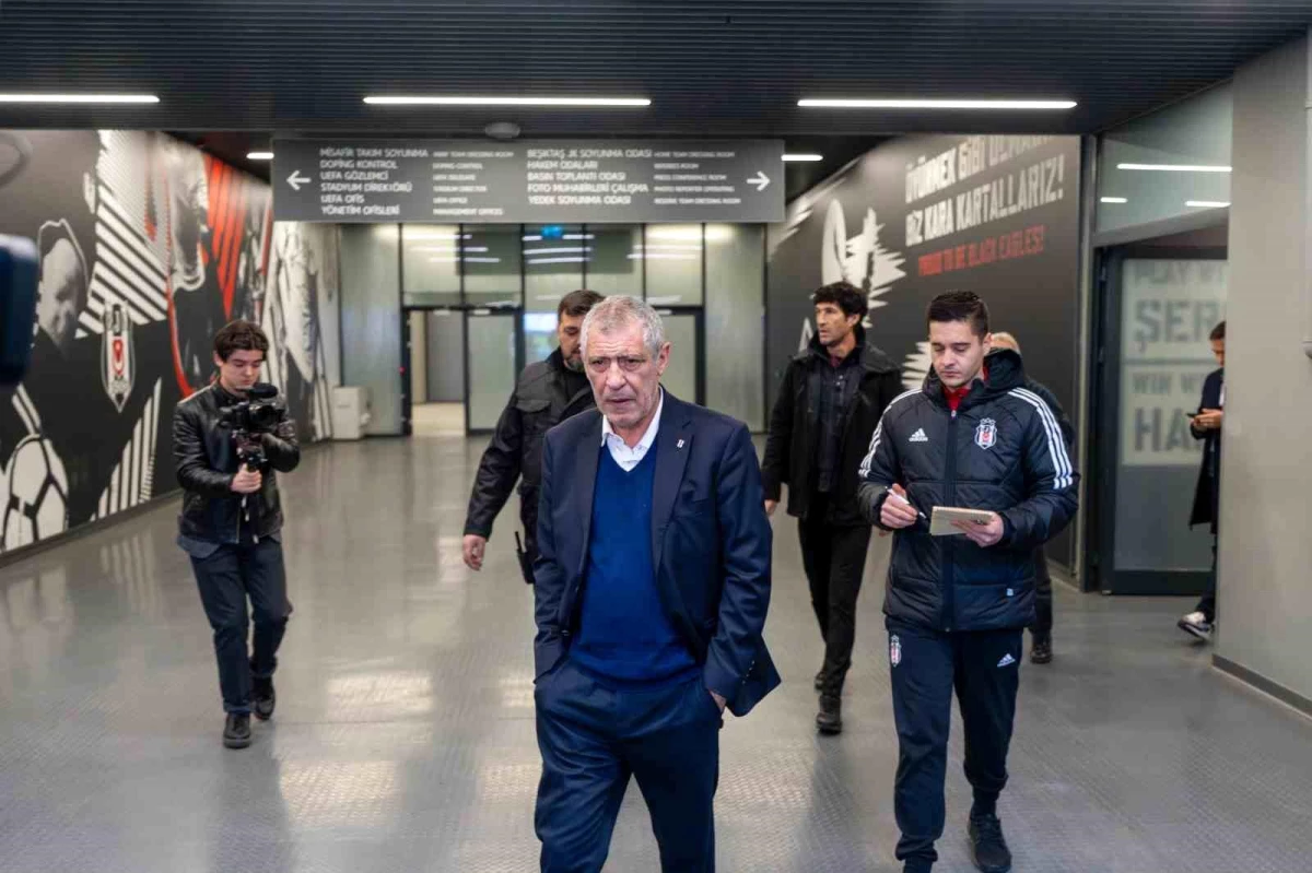 Beşiktaş Teknik Direktörü Fernando Santos, Tüpraş Stadyumu\'nda incelemelerde bulundu