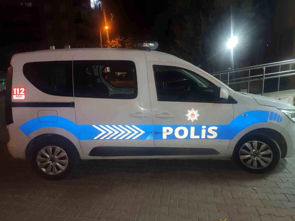 İzmir\'de çocuğa sarkıntılık yaparak cinsel istismar dahil 5 ayrı suçtan aranan zanlı yakalandı