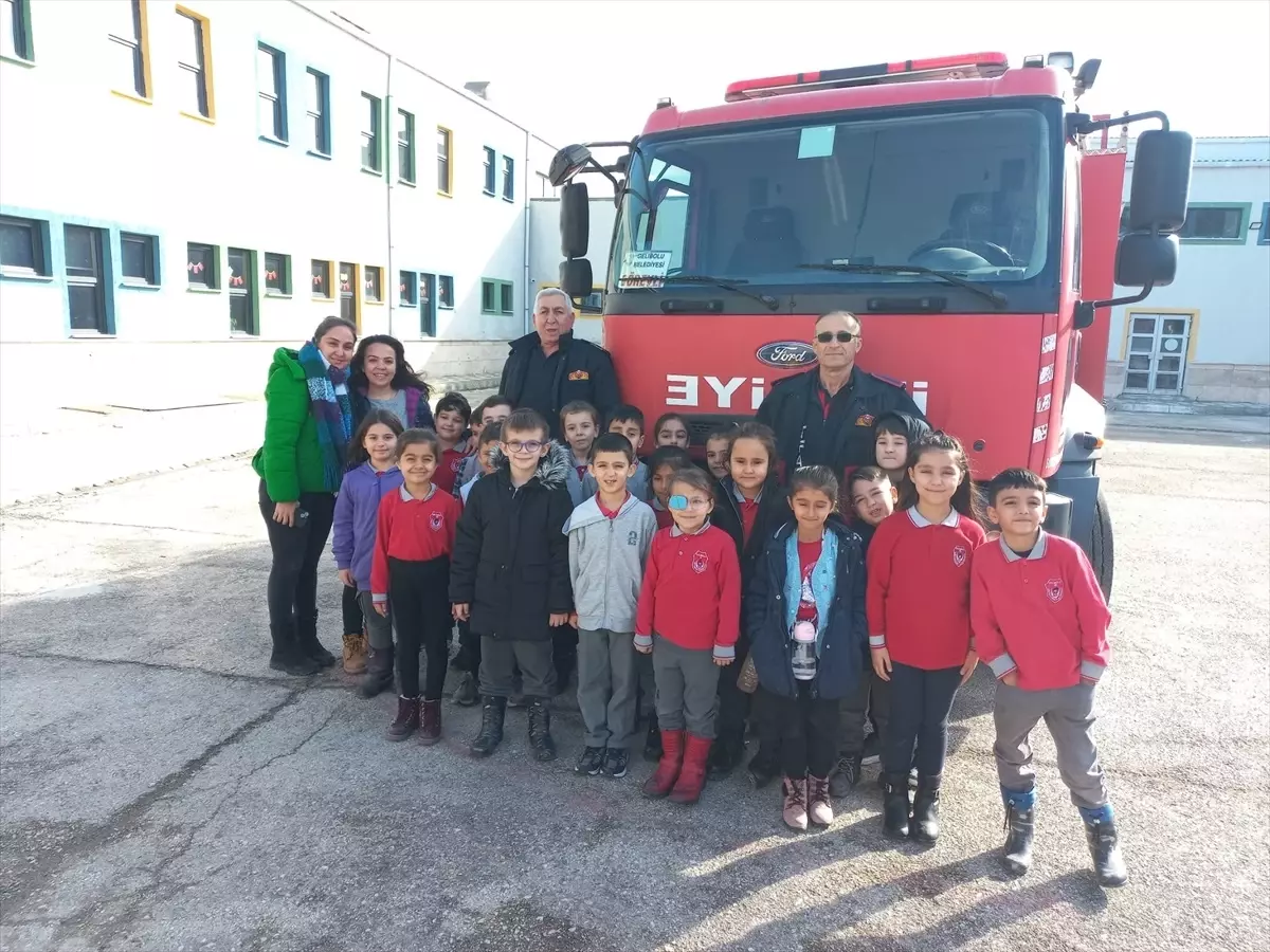 Gelibolu İtfaiyesi, Öğrencilere Jest Yaptı