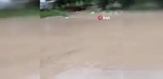 Hatay'da aşırı yağış hayatı olumsuz etkiledi: Sahil yolu heyelan nedeniyle ulaşıma kapandı