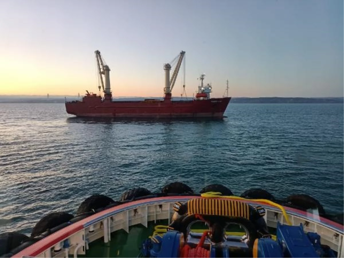 İstanbul Boğazı\'nda Kuru Yük Gemisi Makine Arızası Yaptı