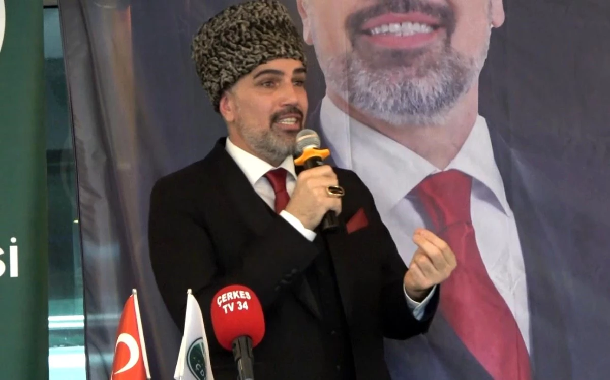 İshak Akbay İstanbul Büyükşehir Belediyesi Başkanlığı için bağımsız adaylığını açıkladı