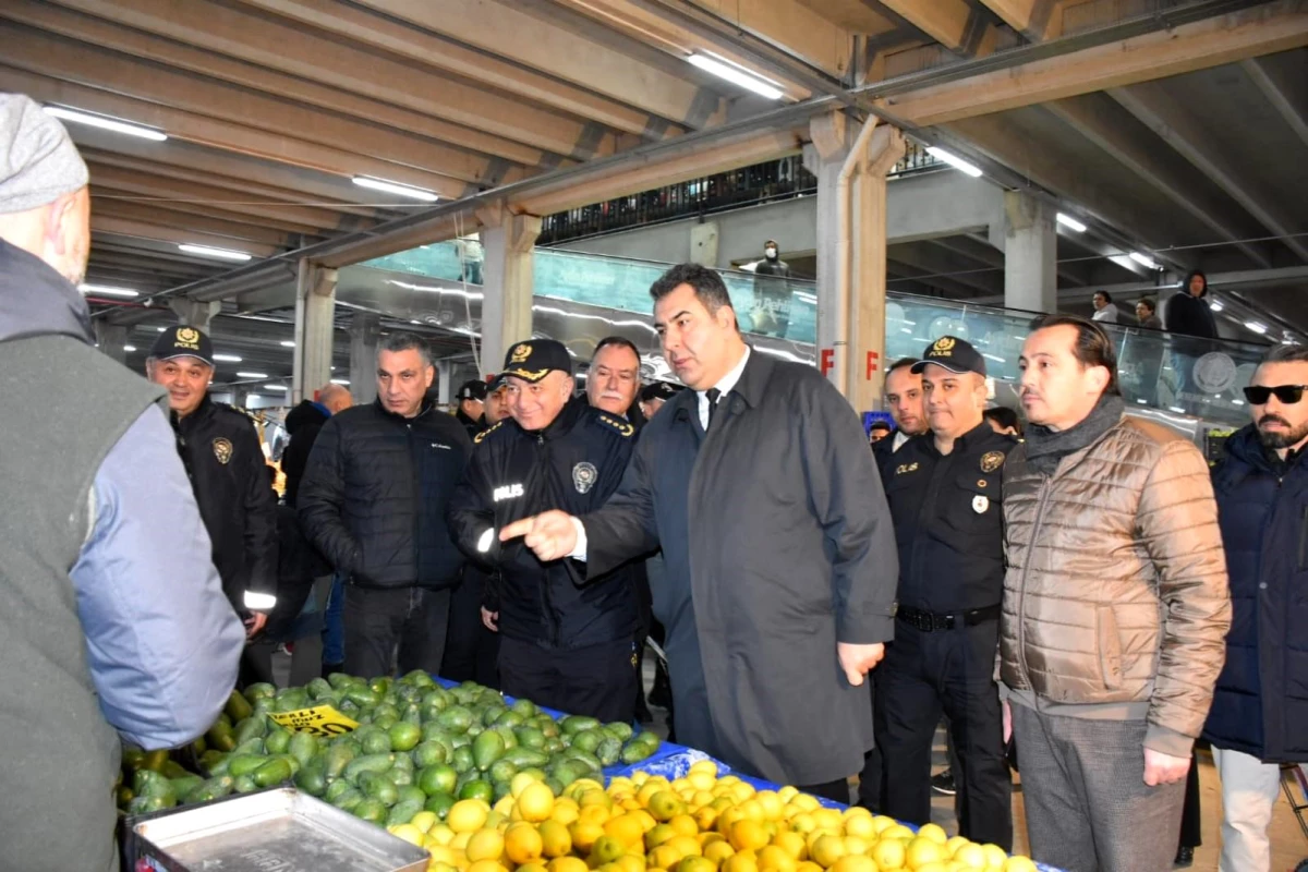 İzmir İl Emniyet Müdürü Celal Sel, Menemen\'de denetimlere katıldı