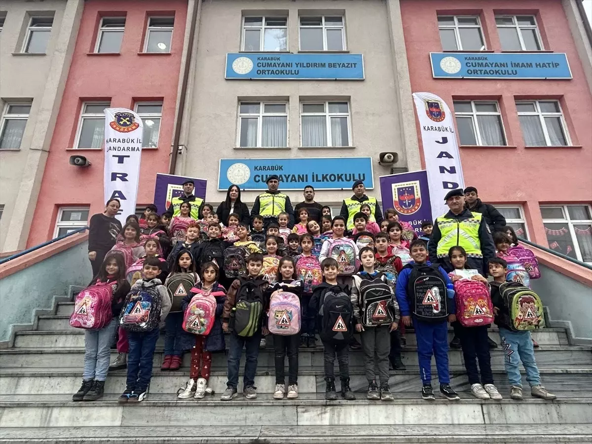 Karabük İl Jandarma Komutanlığı, Cumayanı İlkokulu öğrencilerine trafik eğitimi verdi