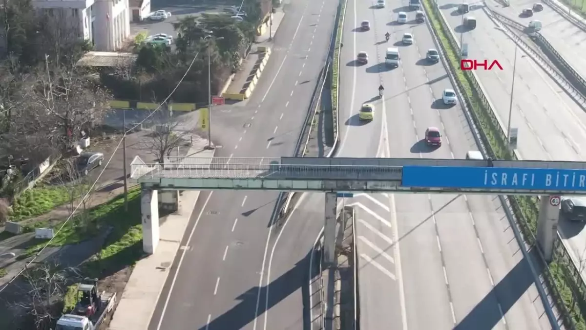 KARTAL D-100\'de bulunan yaya üst geçidi tehlike saçıyor