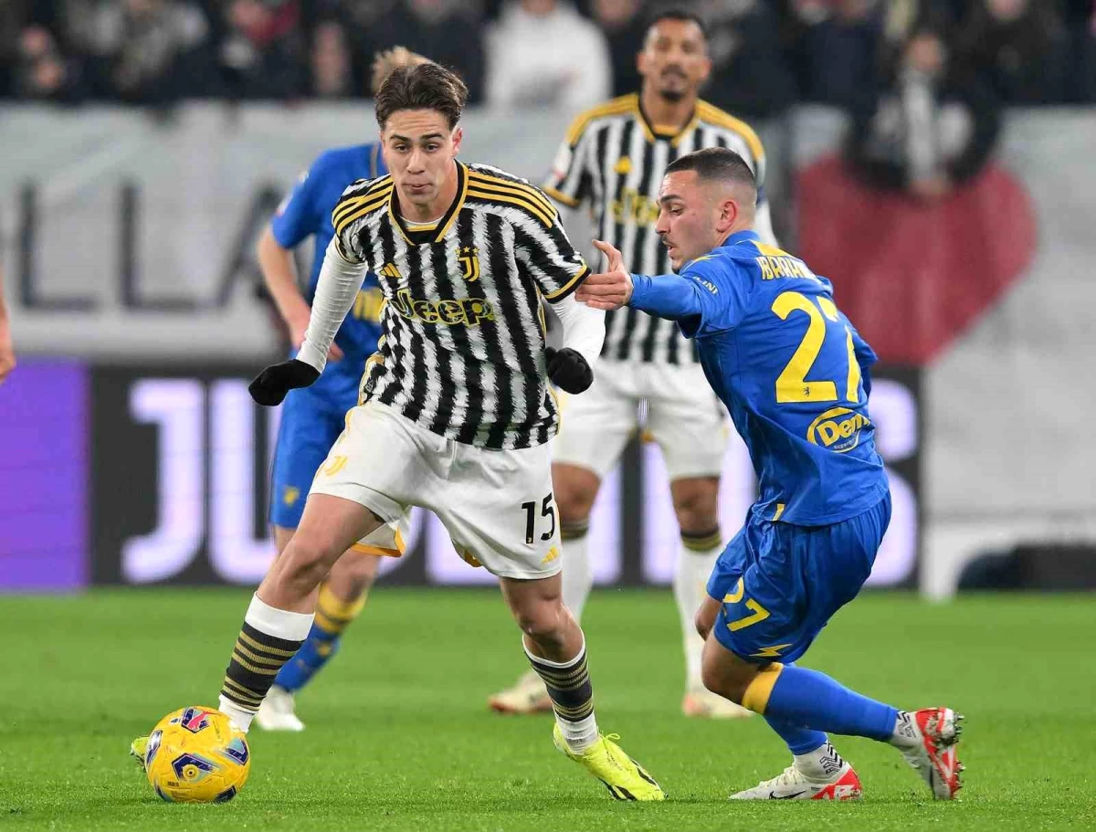 Juventus, Frosinone\'yi 4-0 mağlup ederek yarı finale yükseldi