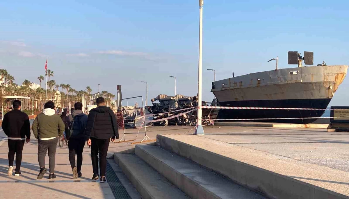 Mersin\'de Şehit Teğmen Caner Gönyeli Gemisi Söküme Alındı