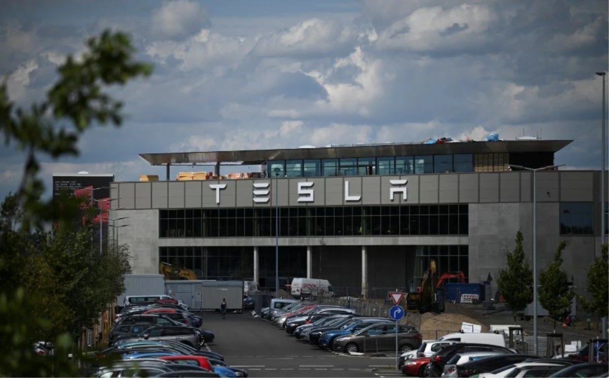 Tesla, Kızıl Deniz saldırıları nedeniyle Berlin fabrikasındaki üretimi durdurdu