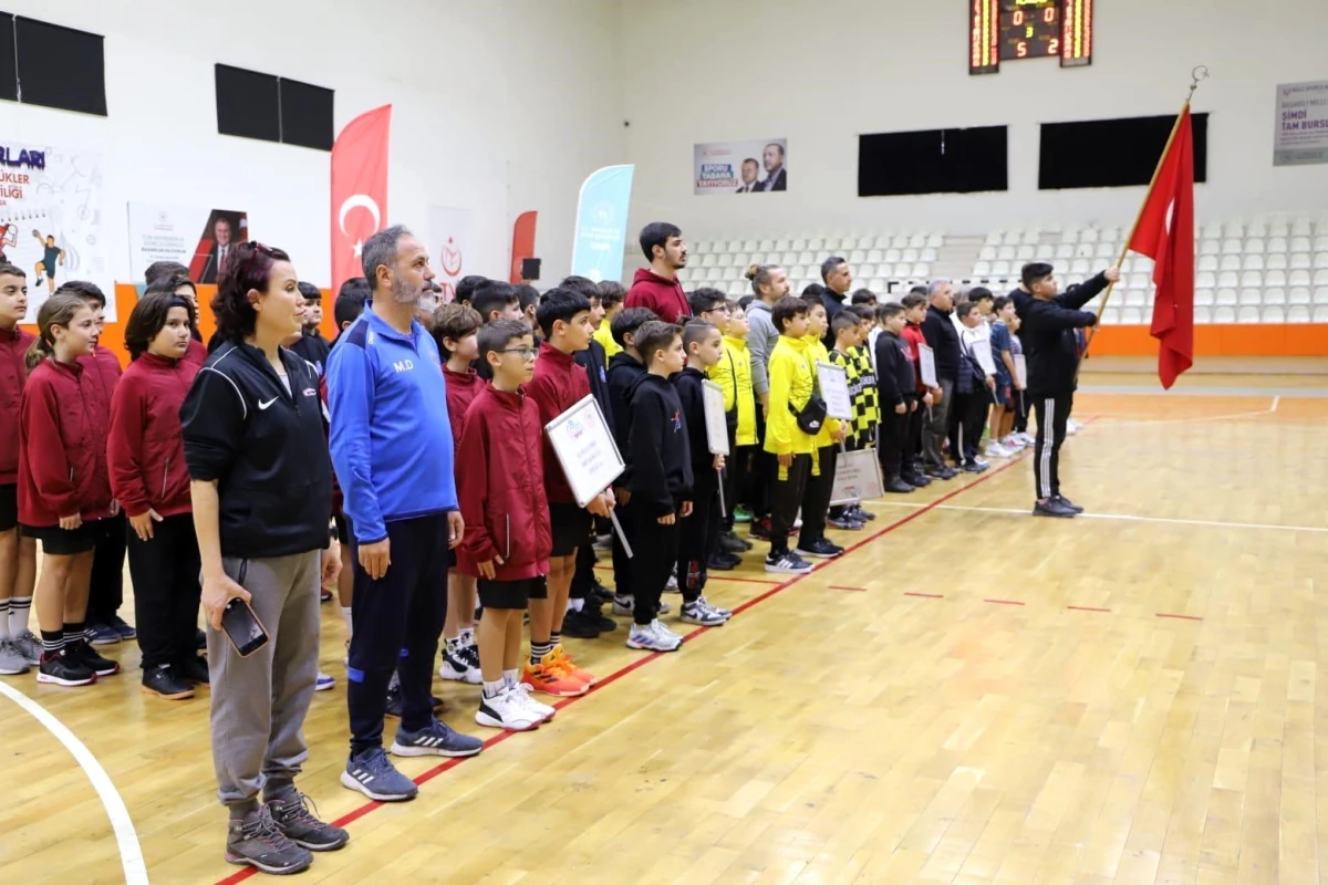 Muğla Köyceğiz Yunus Emre Ortaokulu Küçük Erkekler Hentbol Takımı Bölge Şampiyonu
