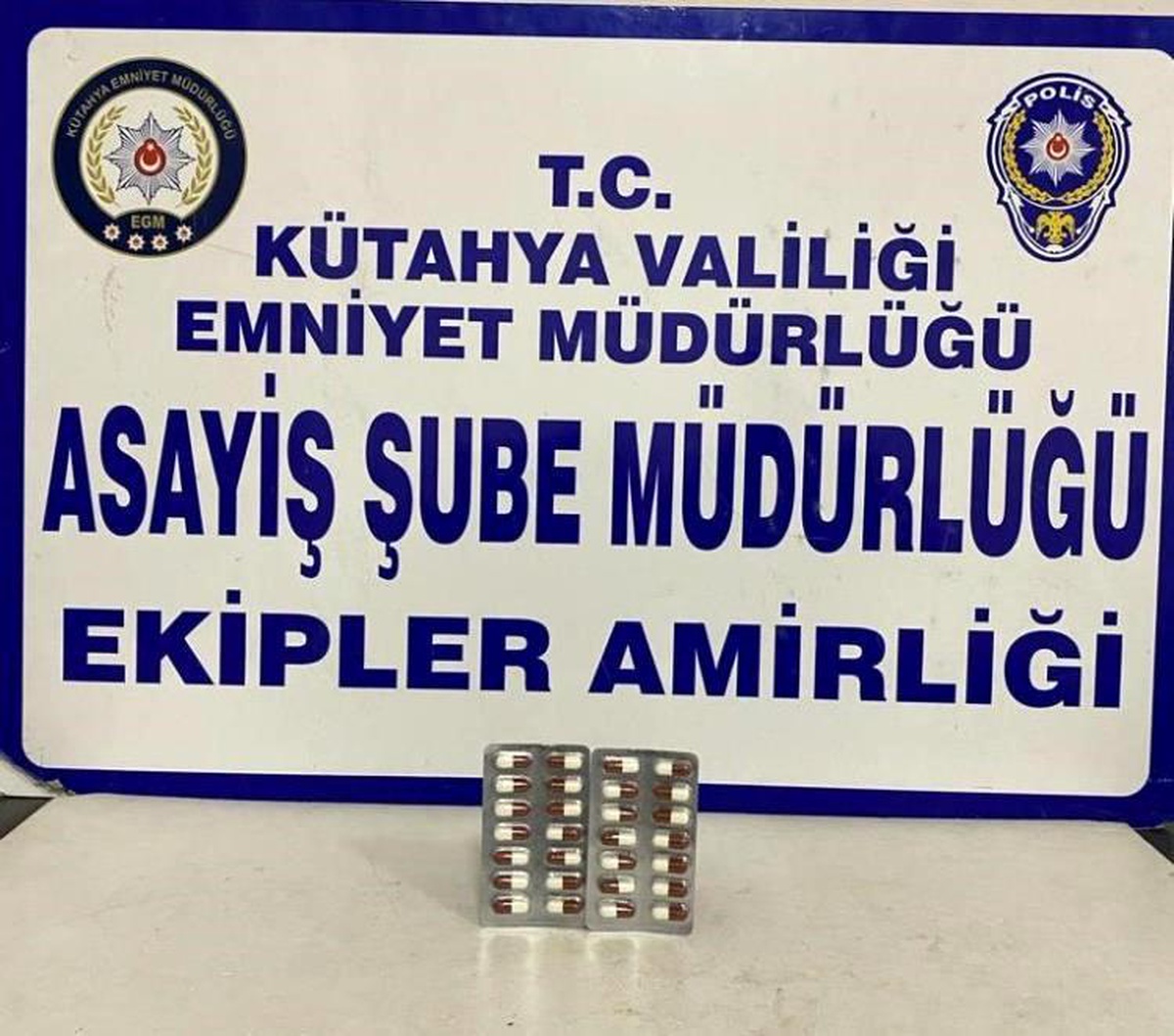 Kütahya\'da Bölge Uygulamasında 28 Adet Sentetik Ecza Hapı Ele Geçirildi