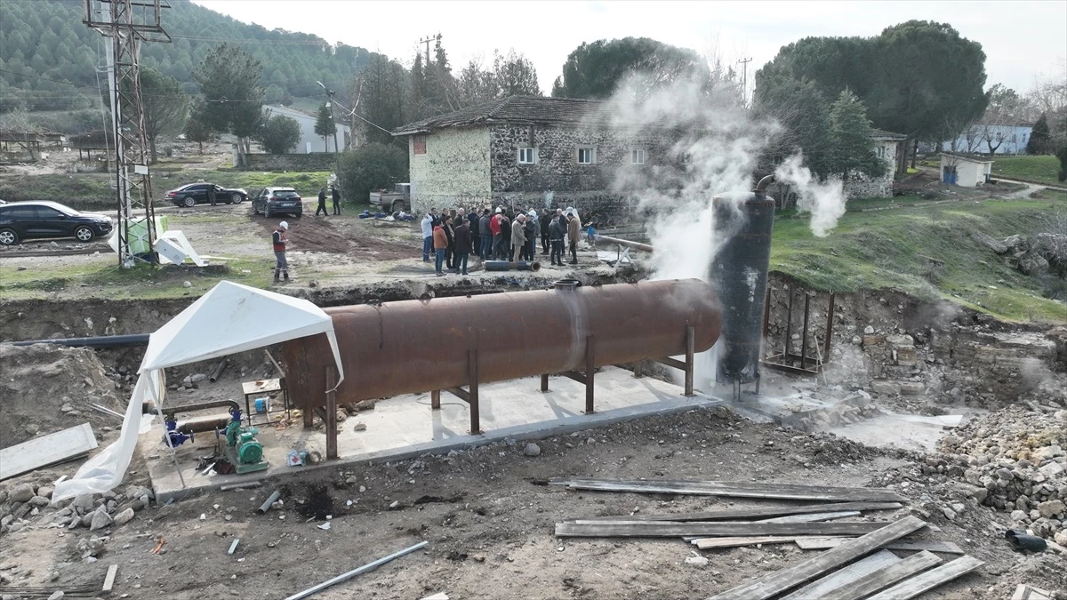 MHP Grup Başkanvekili Erkan Akçay, Kula\'da jeotermal sondaj projesinin açılışına katıldı