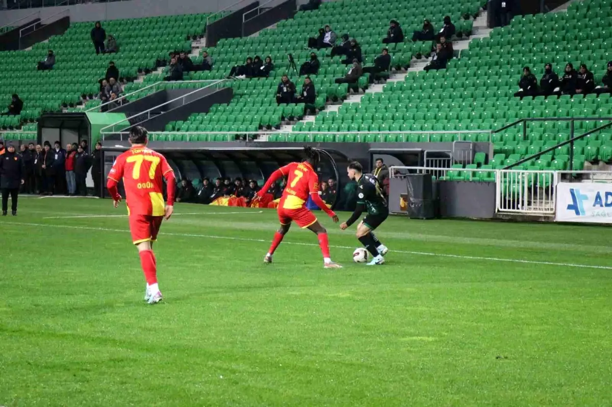 Sakaryaspor 1-2 Göztepe: Göztepe, Sakaryaspor\'u deplasmanda mağlup etti