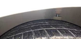 Osmaniye'de Yola Dökülen Vidalar Onlarca Aracın Lastiğini Patlattı