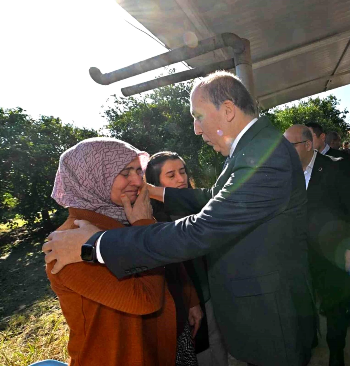 AK Parti Muğla Büyükşehir Belediye Başkan Adayı Aydın Ayaydın, teröristlerle çıkan çatışmada yaralanan Üsteğmen Mutlu Duran\'ın ailesini ziyaret etti