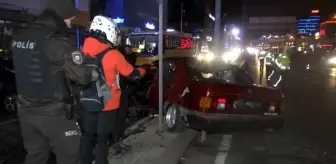 Avcılar'da Otomobil Kaza Yaptı: 2 Yaralı, 1 Kurtulan
